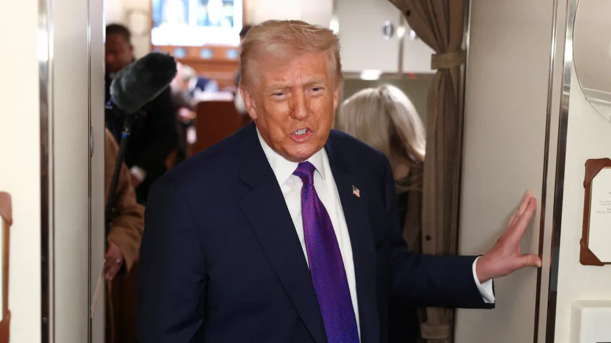 TRUMP ACUSA OBAMA DE DIVULGAR INFORMAÇÕES SIGILOSAS AO FALAR SOBRE ALIENÍGENAS